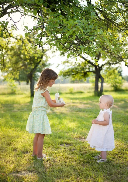 Sisters playing in park — Stock Photo, Image