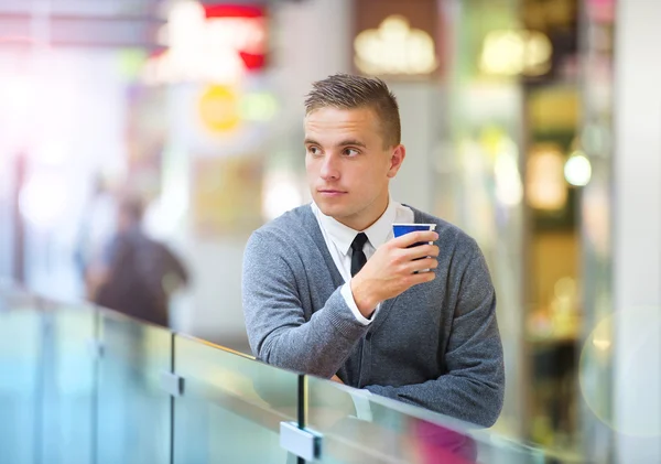 Homme buvant du café — Photo