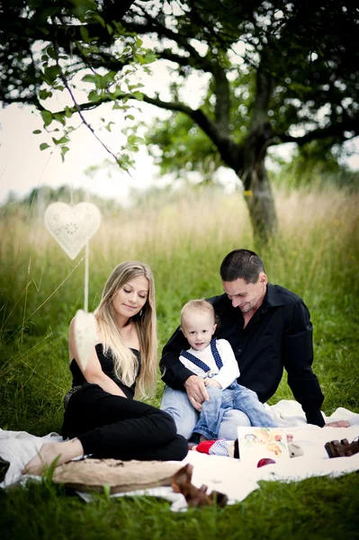 Famiglia trascorrere del tempo insieme — Foto Stock