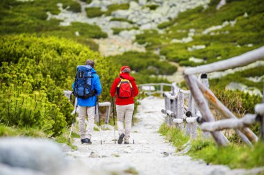 turist çift dağlar hiking