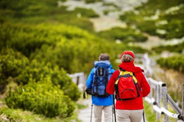 turist çift dağlar hiking
