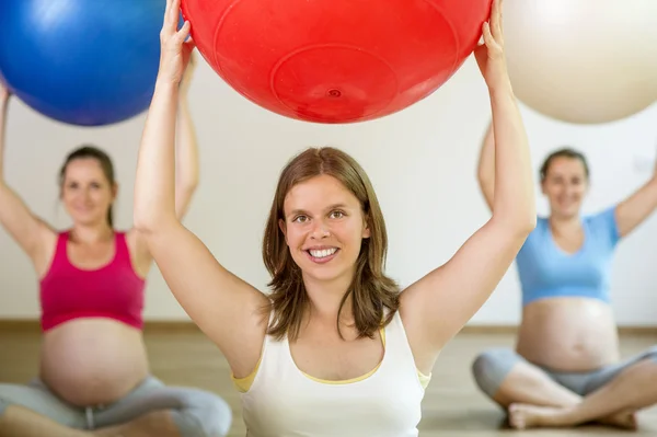 Těhotné ženy dělat cvičení — Stock fotografie