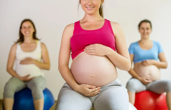 Mulheres grávidas fazendo exercício — Fotografia de Stock