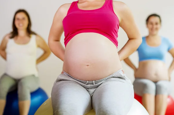 Mulheres grávidas fazendo exercício — Fotografia de Stock