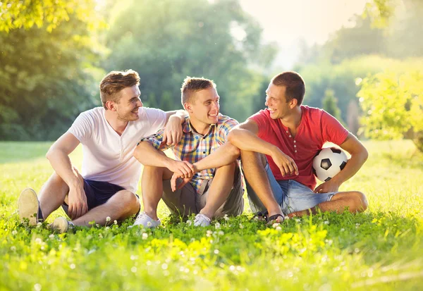 Friends chatting in park — Stock Photo, Image
