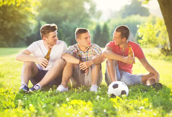 Friends spending free time together — Stock Photo, Image