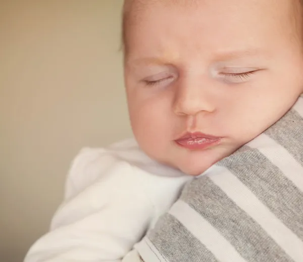 Sleepy bayi laki-laki — Stok Foto