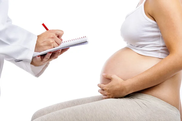 Mulher recebendo pré-natal por médico — Fotografia de Stock