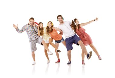 bir grup insan müzik dinle