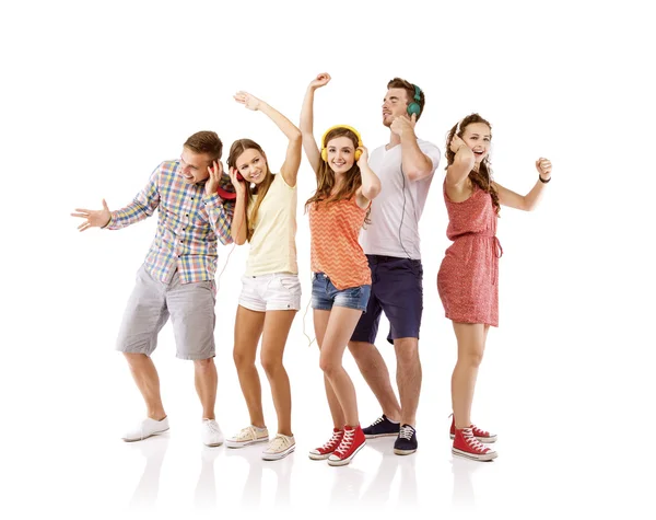 bir grup insan müzik dinle