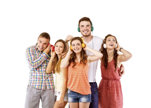 Groep mensen luisteren muziek — Stockfoto