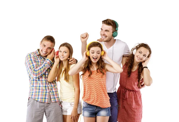 Grupo de personas escuchar música — Foto de Stock