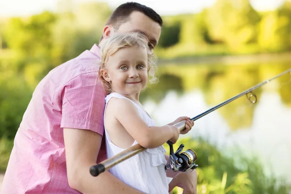 Father fishing with daughter — Stock Photo, Image