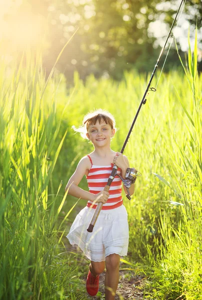 Girl is ready to go fishing — Stock Photo, Image