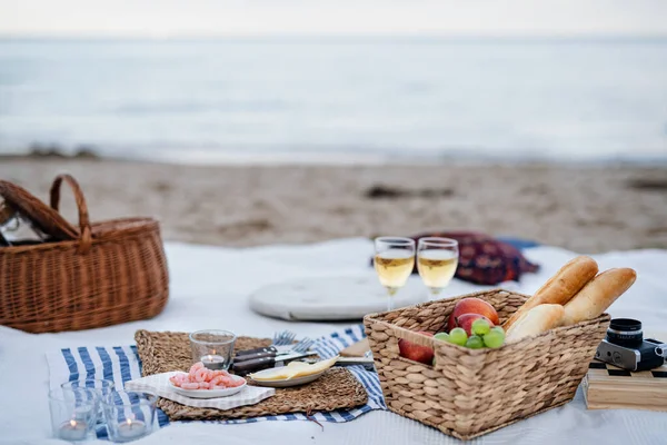 Beach picnic with schripms, beer, fruit and candles — Stock Photo, Image