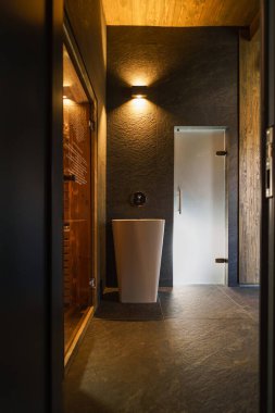 Saunası olan lüks bir sağlık merkezi..