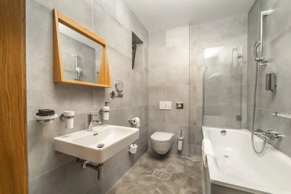 Interiér moderní koupelny v luxusním hotelu — Stock fotografie