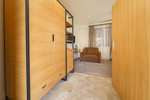Интерьер современных спален люкс в роскошном отеле — стоковое фото