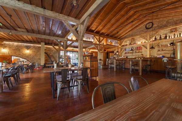 Interior of modern restaurant and bar with wooden ceiling — Stock Photo, Image