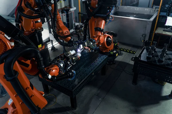 Robotic arm at industrial manufacture factory. Automated production cell. — Stock Photo, Image