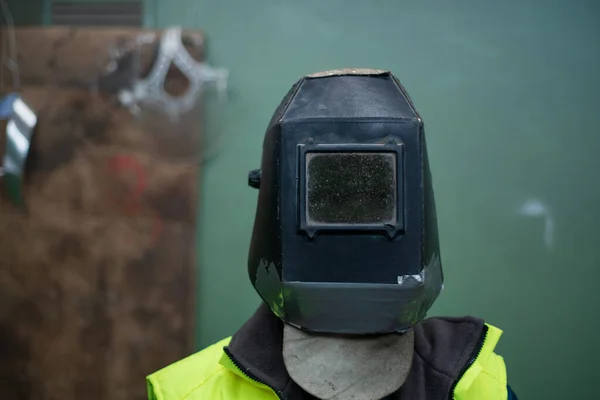 Een Onherkenbare Man Lasser Met Helm Werken Industriële Fabriek — Stockfoto