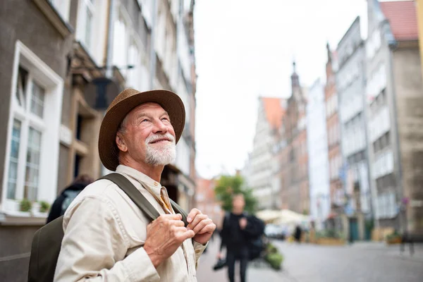 Senior Man Tourist Outdoors Sightseeing Historic Town — стоковое фото