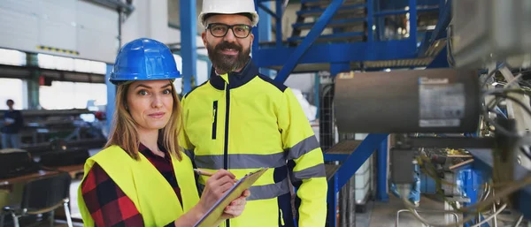 Gerente Engenharia Feminina Trabalhadora Mecânica Dentro Fábrica — Fotografia de Stock