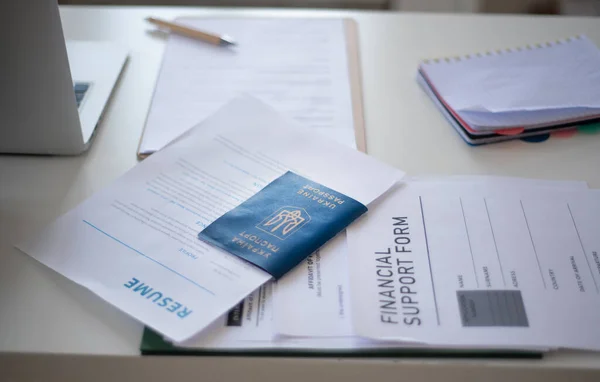 Application Forms Ukrainian Refugeeson Desk Asylum Centre — Stockfoto