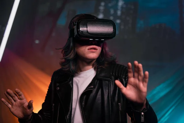 Metaverse Digital Cyber World Technology Man Virtual Reality Goggles Playing — Foto de Stock
