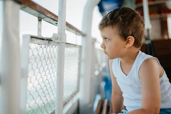 Little Curious Boy Summer Cruise Sea Motor Boat — Stock Photo, Image