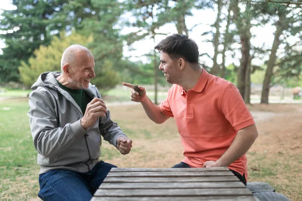 Padre Anziano Felice Con Suo Figlio Adulto Con Sindrome Che — Foto Stock