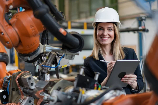 Female Chief Engineer Modern Industrial Factory Using Tablet Making Audit — Stock Fotó
