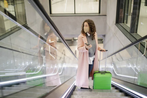 Woman Traveler Tourist Luggage Standing Escalators Train Station — Foto de Stock