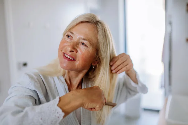 Beautiful Senior Woman Bathrobe Combing Hair Wooden Comb Bathroom Sustainable — Stockfoto