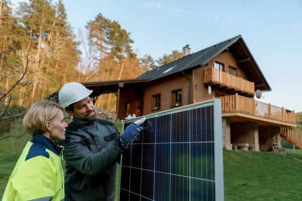 Smiling Handyman Solar Installer Carrying Solar Module While Installing Solar — Stockfoto