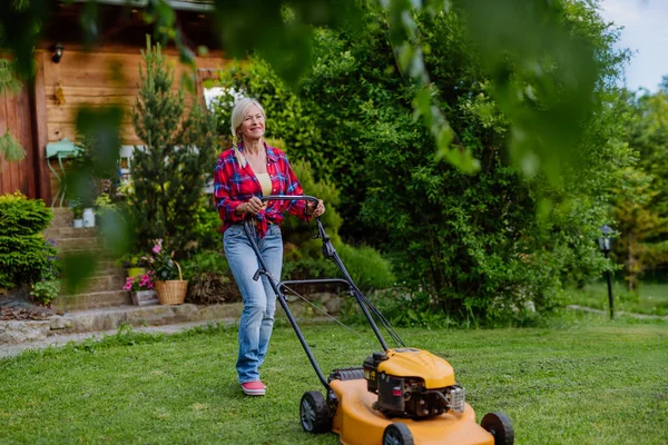 Ederly Woman Mowing Grass Lawn Mower Garden Garden Work Concept — Stock Photo, Image