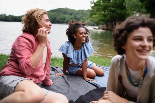 Diverse Group Friends Having Fun Together Park Lauging Sitting Blanket — Stock Photo, Image