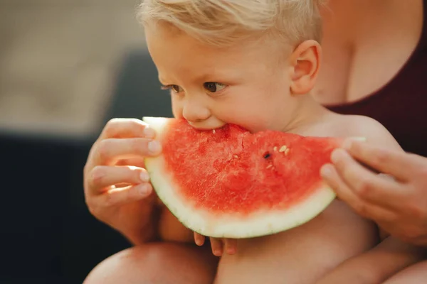 Cute Little Boy Unrecognizable Mother Eating Watermelon Garden Summer — ストック写真