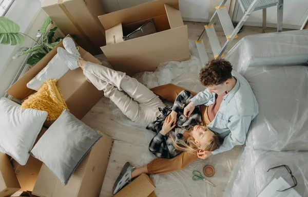 Une Vue Dessus Joyeux Jeunes Couples Dans Leur Nouvel Appartement — Photo