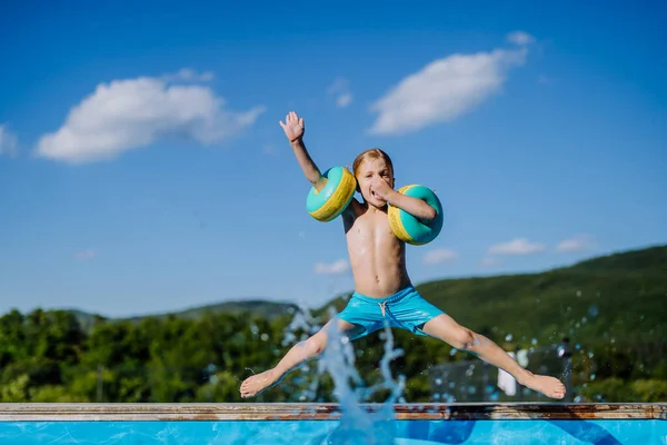 Hjappy Kid Having Fun Jumping Swimming Pool Inflatable Armbands Summer — Stockfoto