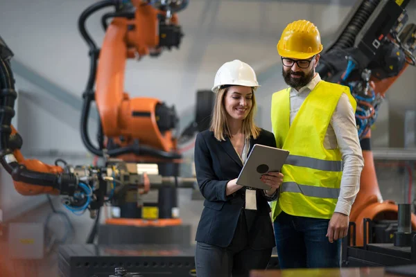 Chief Engineer Project Manager Modern Industrial Factory Robot Arms Talking — Stock Fotó