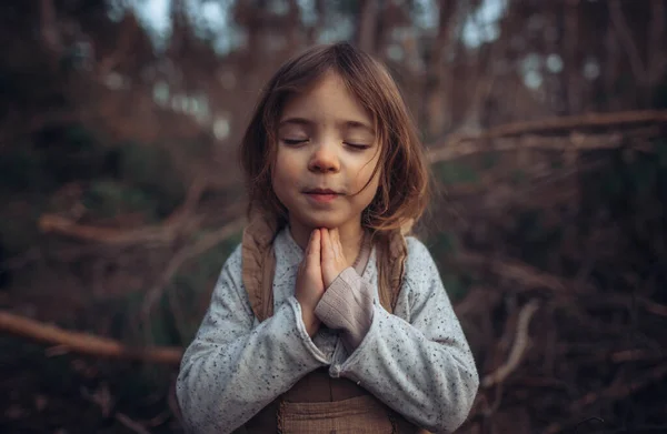 Happy Little Girl Closed Eyes Praying Autumn Forest — Fotografie, imagine de stoc