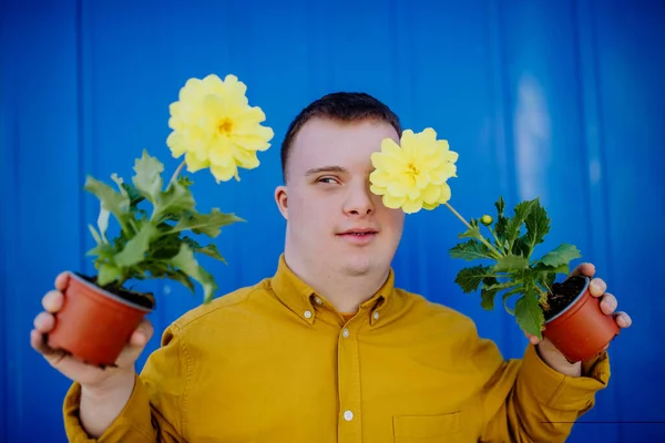 Happy Young Man Syndrome Looking Camera Holding Pot Flowers Blue — Stock Photo, Image