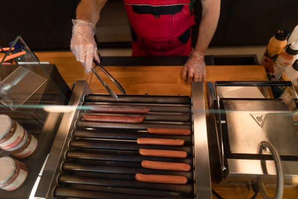 Close Waiter Standing Counter Prepairing Hot Dog Customer Cafe Gas — Foto Stock