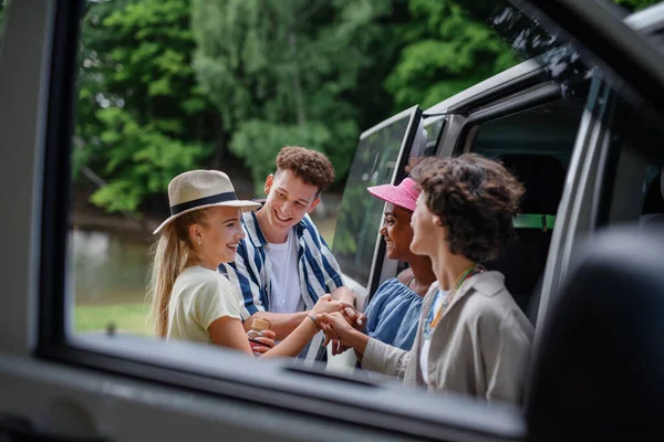 Multiracial Young Friends Travelling Together Car Standing Car Smiling Summer — Fotografia de Stock