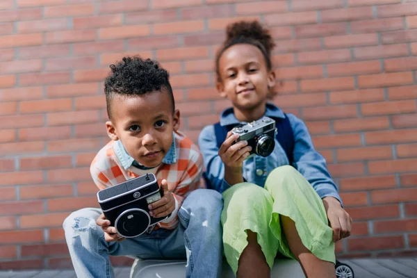 Multiracial Siblings Taking Photos Outdoor Enjoying Holiday — Stok fotoğraf