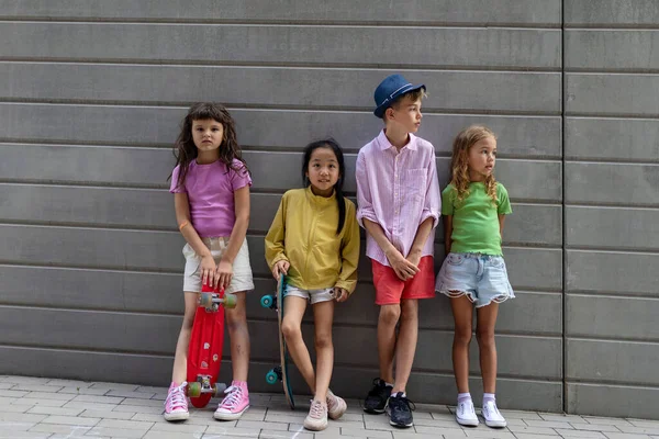 Happy Friends Posing Together City Standing Front Concrete Wall Holding — Stock fotografie