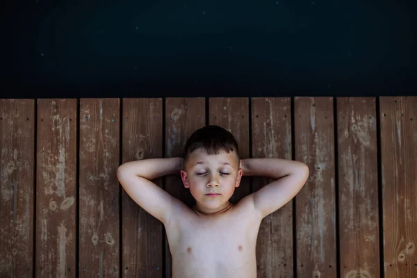 Little Boy Relaxing Eyes Closed Pier Lake Summer Holiday Vacation — Foto Stock