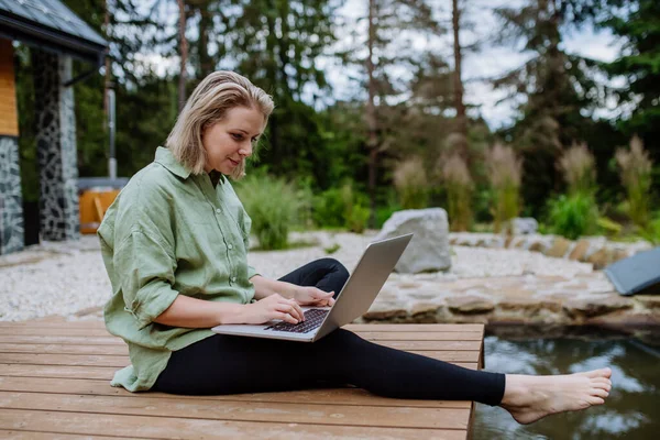 Woman Freelancer Working Laptop Sitting Pier Backyard Lake Concept Remote — стоковое фото