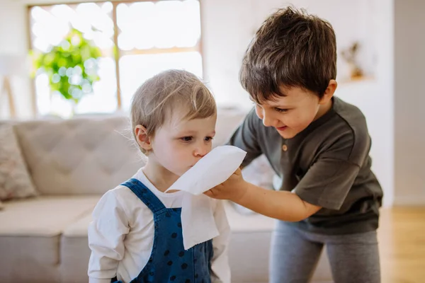 Big Brother Taking Care His Little Sister Cold — Fotografia de Stock